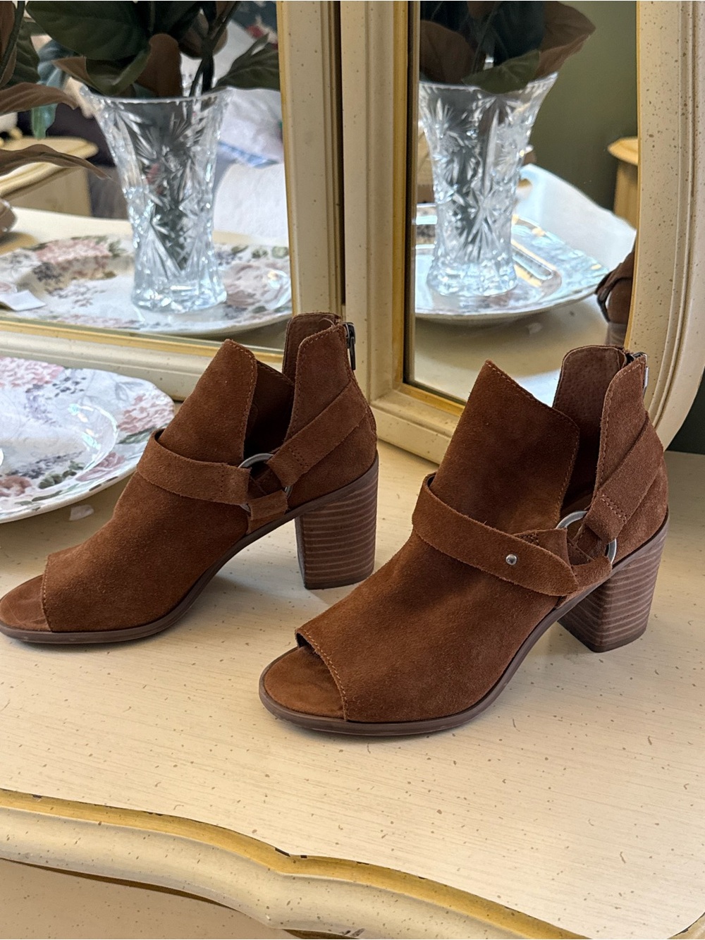 Crown Vintage Brown Suede Open-Toe Block Heel Sandals